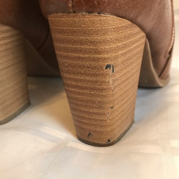 ankle boots. Very comfortable. Does have some signs of wear, as seen in photos - Picture 9 of 9